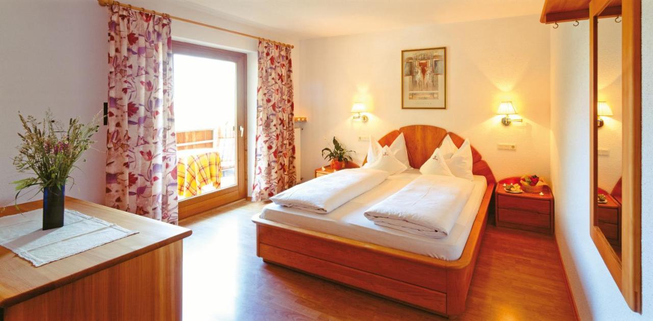 Gasthof Weisses Kreuz Naturns Luaran gambar