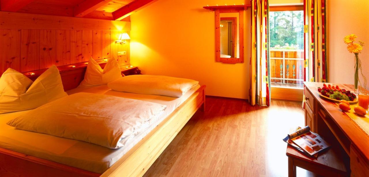 Gasthof Weisses Kreuz Naturns Luaran gambar